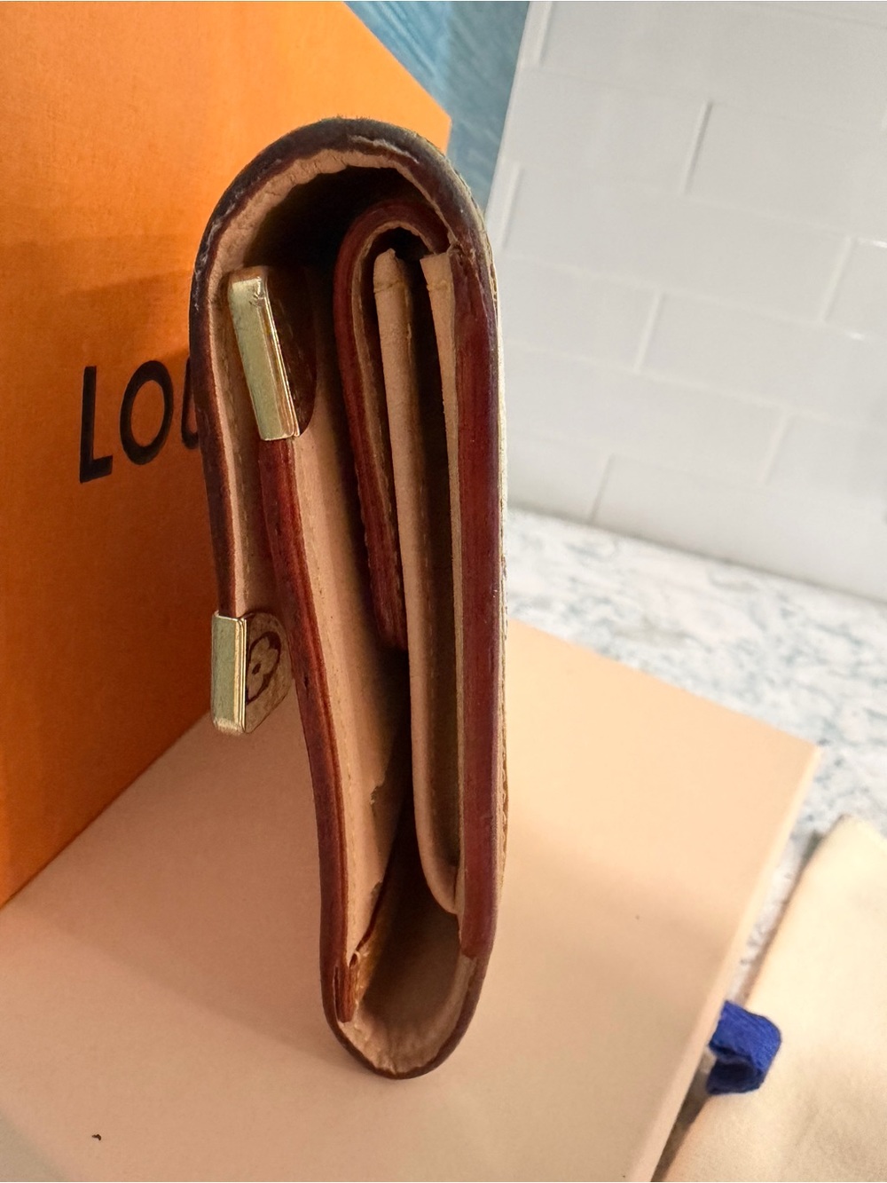 Louis Vuitton w/COA
Monogram Multicolore
International Wallet - Picture 4 of 16
